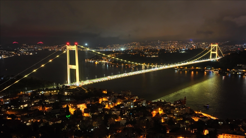 Endometriozis Farkındalığı İçin İstanbul’un Simgesi Sarıya Döndü