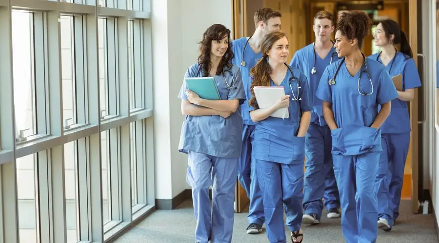 BMA Uyardı: İskoçya’daki Tıp Fakülteleri Kapasitesinin Üzerinde