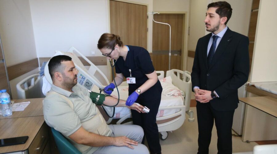 İstanbul’dan Kars’a Geldi: Milyonda 7 Kişide Görülen Nadir Omurilik Tümörü 6 Saatte Temizlendi