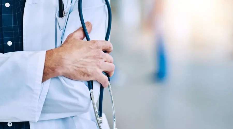 Sağlık Bakanlığı’ndan Sosyal Medya Düzenlemesi: Kurallara Uymayan Doktorlar Savcılığa Verilecek