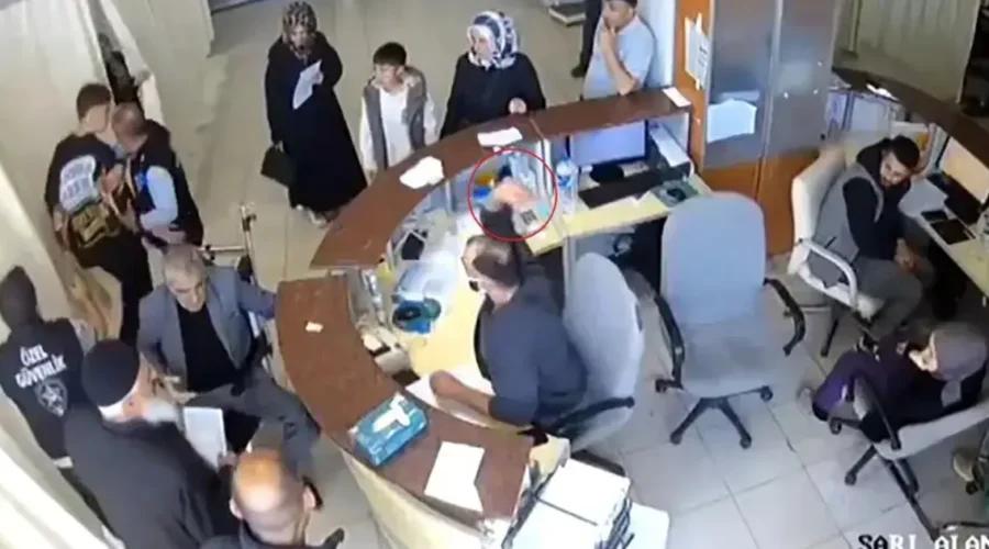 “Geberirsin İnşallah” Diyen Doktora Aylık Kesme Cezası: İstifa Edip İlçeyi Terk Etti