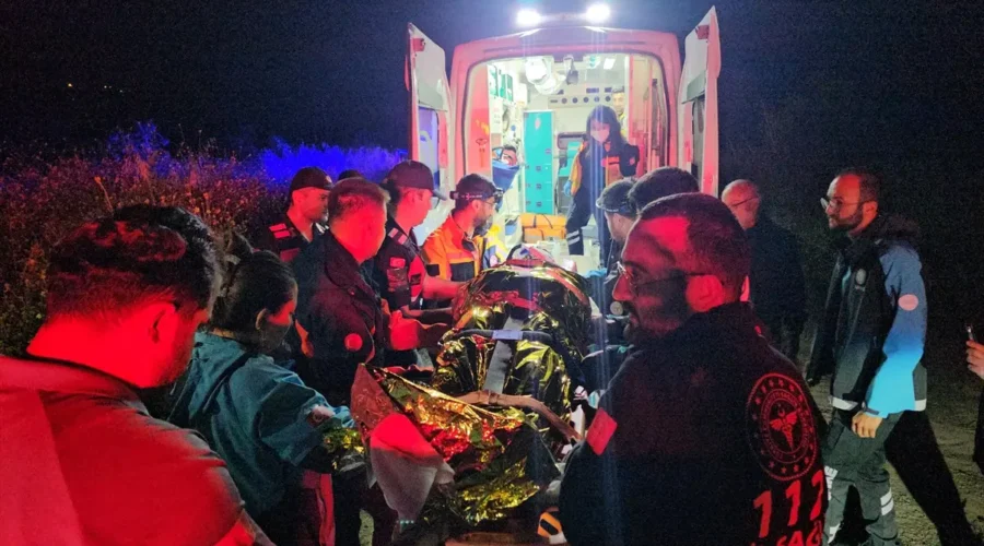 Paraşütü Dolaşan Sağlık Personeli Dere Yatağına Düştü: 5 Saatlik Operasyonla Kurtarıldı