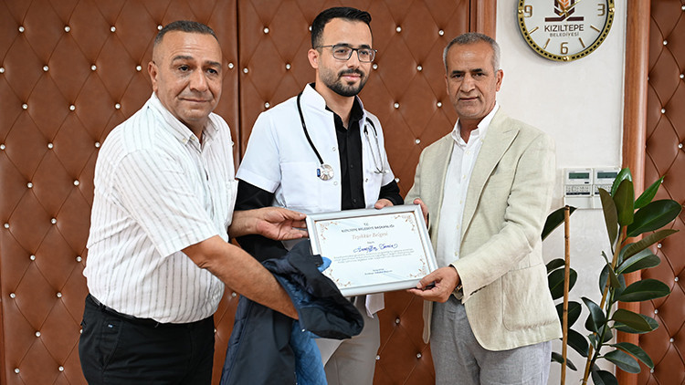 Şemsettin Demir 6 Yılın Sonunda Doktor Oldu, Şemdinli’ye Atandı