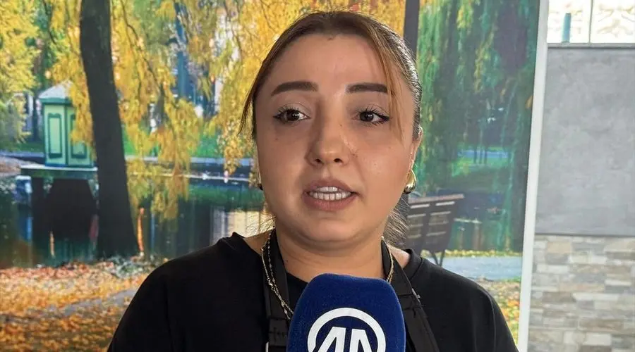 Restoranda Boğazına Ekmek Kaçan Garsonu Müşteri Doktor Heimlich Manevrasıyla Kurtardı