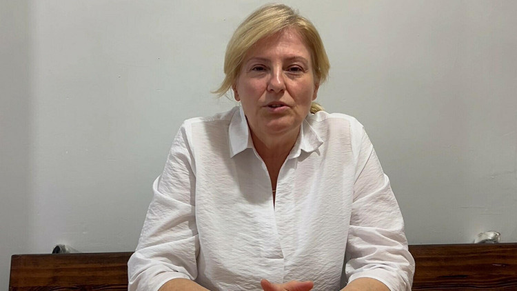 Ameliyatta unutulan gazlı bez kalın bağırsağı deldi: İki doktor hakim karşısına çıkıyor
